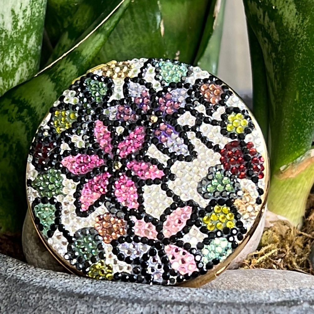 Judith leiber crystal compact